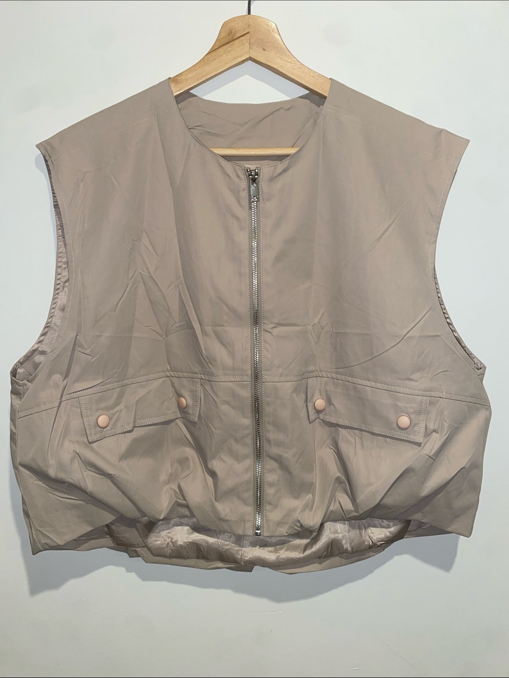 Light Taupe Women's Zip-Front Vest Jacket Size L NWOT
